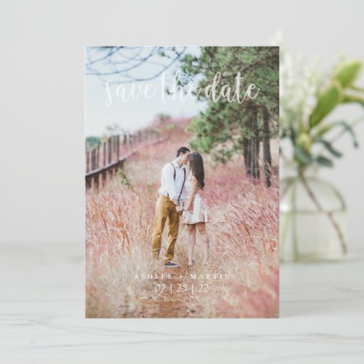 Eenvoudige moderne, elegante aangepaste, scriptfot save the date (Staand voorkant)