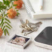 Eenvoudige moderne, elegante grafische naam en fot sleutelhanger (Zijkant)