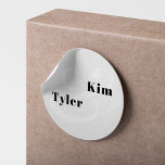 Eenvoudige moderne elegante namen voor monogram br ronde sticker<br><div class="desc">Trendy bold bride and groom noemt de moderne,  eenvoudige,  minimalistische zwarte en witte bruine envelop voor een keurmerk met een ampersand.            Geschikt voor hedendaagse stijl om het even welke seizoensbruiloften.</div>