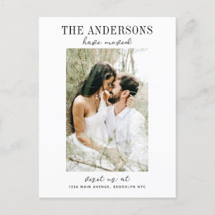 Eenvoudige moderne familie heeft foto's verplaatst aankondigingskaart