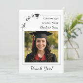 Eenvoudige moderne foto Afgestudeerd Ze heeft het  Bedankkaart (Staand voorkant)