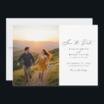 Eenvoudige moderne foto bruiloft QR-code Save The Date<br><div class="desc">Omarm de romance van de berg met onze Simple Modern Photo Wedding QR-code Save the Date. Deze elegante kaart met strandthema legt de essentie vast van een serene bosviering. Met een prachtige foto van het paar dat hand in hand op wild loopt, straalt de uitnodiging een tijdloze, chique sfeer uit....</div>