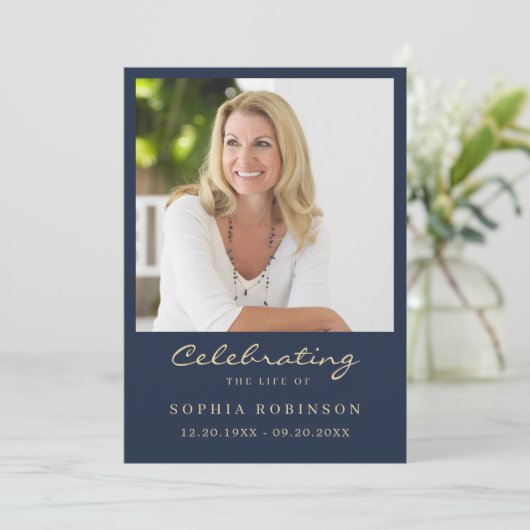 Eenvoudige moderne foto Gold Script Blue Memorial Aankondiging (Staand voorkant)