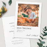 Eenvoudige moderne foto Sla de datum-trouwkaart op Save The Date<br><div class="desc">Deze simpelweg kerkelijke fotobruiloft, behalve de date flat card sjabloon, heeft een elegant, minimalistisch, modern design. De voorzijde kenmerkt uw foto en uw plaats en datum onder het, samen met SAVE DE DATUM in hoofdletters en uw eerste namen in een ontspannen manuscript dat een warm, vertrouwd flair aan dit scherpe...</div>
