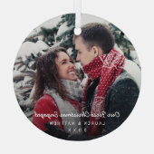 Eenvoudige moderne foto van ons eerste kerstfeest glas ornament (Achterkant)