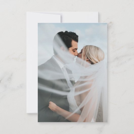 Eenvoudige moderne fotoscript overlay bruiloft bedankkaart (Achterkant)