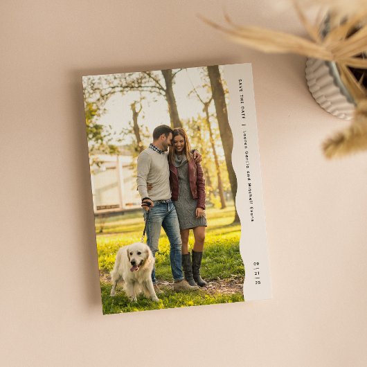 Eenvoudige moderne golvende rand foto save the date