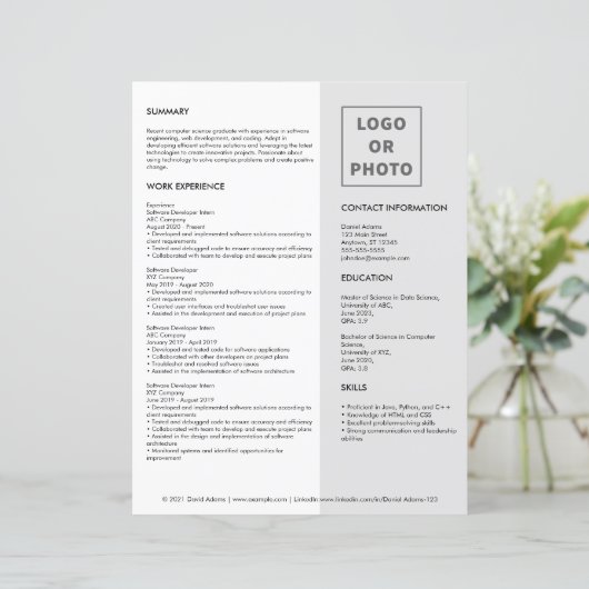 Eenvoudige moderne grijze Afstudeerder hervatten C (Staand voorkant)