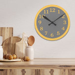 Eenvoudige moderne grijze en gele decorkeuken ronde klok<br><div class="desc">Een eenvoudige,  moderne gele en grijze keukenklok die past bij je keukendecor.</div>