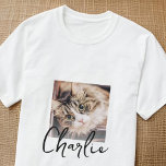 Eenvoudige moderne grunge aangepaste badge huisdie t-shirt<br><div class="desc">Dit eenvoudige en klassieke ontwerp is samengesteld uit serif typografie en voegt een douanefoto toe.</div>