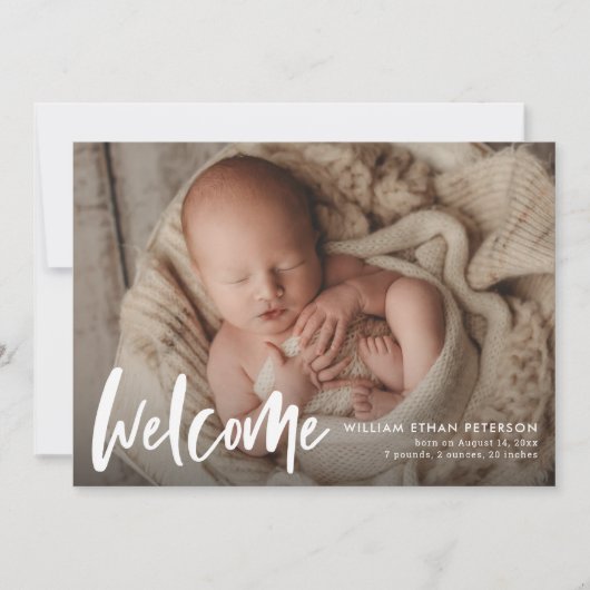 Eenvoudige moderne kalligrafie Baby Drie Fotogeboo Aankondiging (Voorkant)