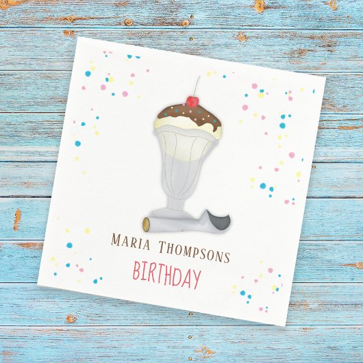 Eenvoudige, moderne, minimalistische ijskap op zat servet