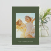 Eenvoudige moderne minimalistische kerstgroene fot feestdagenkaart (Staand voorkant)