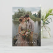 Eenvoudige moderne minimalistische trouwfoto bedankkaart (Staand voorkant)