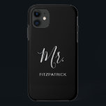 Eenvoudige moderne Mr. Groom Pas getrouwd Elegant Case-Mate iPhone Case<br><div class="desc">Eenvoudig telefoongeval met "Mr."in een elegant manuscript samen met uw familienaam in wit over een zwarte achtergrond. Deze moderne telefoonzaak maakt een geweldig huwelijkscadeau voor een bruom.</div>