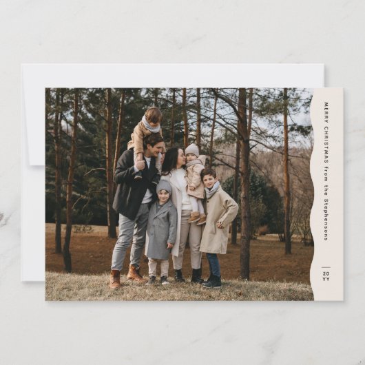 Eenvoudige moderne neutrale golvende rand kerstfot feestdagenkaart (Voorkant)