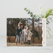 Eenvoudige moderne neutrale golvende rand kerstfot feestdagenkaart (Staand voorkant)