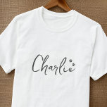 Eenvoudige Moderne Paws Aangepaste Badge Huisdier  T-shirt<br><div class="desc">Dit eenvoudige en klassieke ontwerp is samengesteld uit serif typografie en voegt een douanefoto toe.</div>