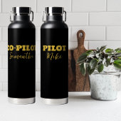 Eenvoudige Moderne Pilot Typografie, Goud Zwart, C Waterfles