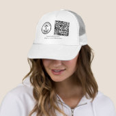 Eenvoudige moderne professionele zakelijke Logo QR Trucker Pet (In situ)