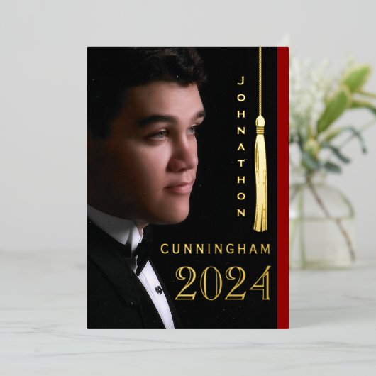 Eenvoudige moderne rode Afstuderen aankondiging (Staand Voorkant)