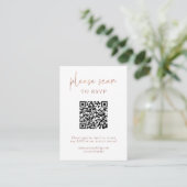 Eenvoudige moderne RSVP met QR-code | Faux Roos Go Informatiekaartje (Staand voorkant)