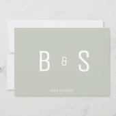 Eenvoudige Moderne Sage Monogram QR Code Bewaar de Save The Date (Voorkant)