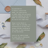 Eenvoudige moderne sage witte details accommodatie RSVP kaartje