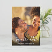 Eenvoudige moderne script foto save the date (Staand voorkant)
