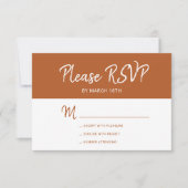 Eenvoudige moderne terracotta-typografie bruiloft RSVP kaartje (Voorkant)