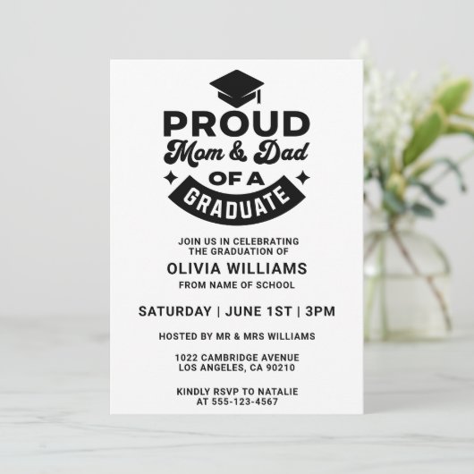 Eenvoudige Moderne Trots Moeder En Vader Afstudeer Kaart (Staand voorkant)