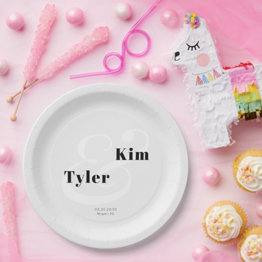 Eenvoudige moderne typografische bruid en bruidebr papieren bordje (Feest)