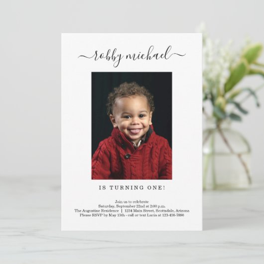 Eenvoudige moderne uitnodiging voor een eerste ver (Staand voorkant)