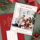 Eenvoudige moderne vrolijke kerst familie foto feestdagenkaart<br><div class="desc">Vier het seizoen met een eenvoudig modern vrolijk kerstfeest Briefkaart. Met uw gekoesterde familiefoto omlijst met een klassiek rood-wit kleurenschema, is dit briefkaart zowel stijlvol als feestelijk. Het strakke ontwerp benadrukt de warmte en het plezier van de feestdagen en biedt uw dierbaren een persoonlijk tintje. Dit briefkaart is ideaal voor...</div>