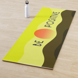 Eenvoudige, moderne "Wees Positief" typografie yog Yogamat
