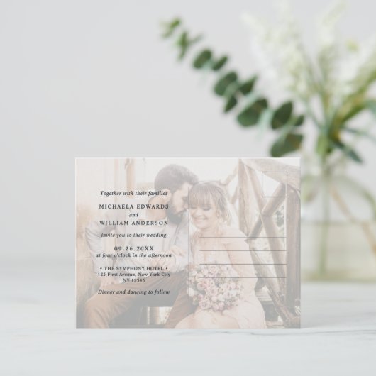 Eenvoudige moderne zwart-wit overlay foto bruiloft uitnodiging briefkaart (Staand voorkant)