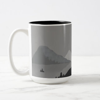 Eenvoudige mok met grijze berglandschap