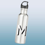 Eenvoudige Monogram Initiaal Slagschaduw Gepersona Waterfles<br><div class="desc">Modern,  eenvoudig en minimalistisch drop shadow monogram initiaal typografie ontwerp in monotone zwart-wit,  die kan worden gewijzigd om te personaliseren.</div>