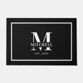 Eenvoudige Monogrammed Zwart Wit Aangepaste Famili Deurmat (Voorkant)