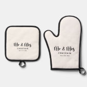 Eenvoudige Mr & Mrs | Bruiloft Monogram Ovenwant & Pannenlap Set (Voorkant)