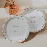 Eenvoudige Multicolor Wildflower Trouwtaart Papieren Bordje<br><div class="desc">Dit eenvoudige veelkleurige wildflower bruidstaart papier bord is ideaal voor een moderne bruiloft receptie. Het ontwerp is voorzien van een veelkleurig assortiment van roze,  blush,  paarse,  geel,  wit,  violet,  rood,  bordeauxrode wilde bloemen. Maak het je eigen door de namen van de bruid en bruidegom en trouwdatum toe te voegen.</div>