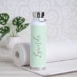 Eenvoudige naam Elegant Script Mint Green Modern Waterfles<br><div class="desc">Moderne mint groene waterfles met een eenvoudig en minimalistisch design met jouw naam in een elegant script. Een schattig ontwerp perfect voor een meisje.</div>