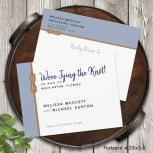 Eenvoudige Nautical Navy Tying the Knot Save the D Aankondigingskaart