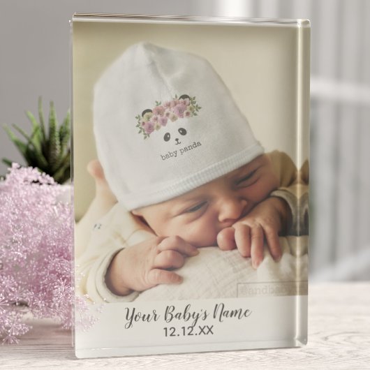 Eenvoudige nieuwe baby aangepaste kinderkamer foto