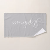 Eenvoudige, op het zilver afgestemde monogram werk handdoek (Handdoek)