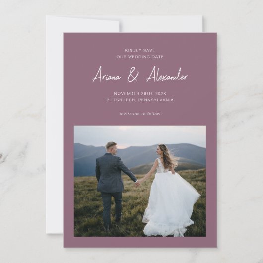 Eenvoudige Paarse script foto bruiloft Save The Date (Voorkant)