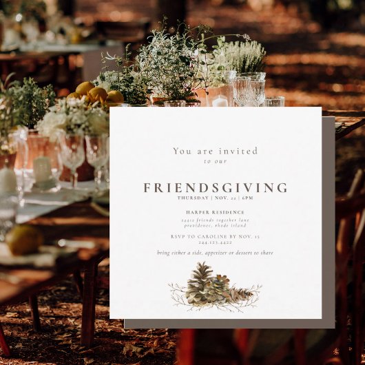 Eenvoudige pijnboomkegel Friendsgiving ii uitnodig Kaart