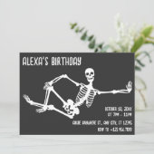 Eenvoudige pose skelet verjaardag Halloween Kaart (Staand voorkant)