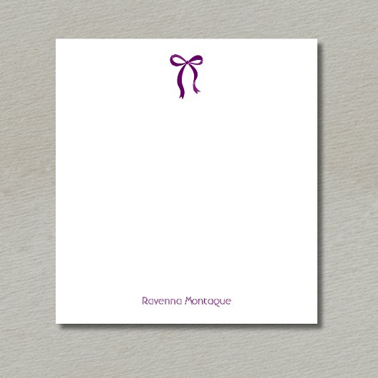 Eenvoudige pruim paarse strik script aangepaste na notitieblok