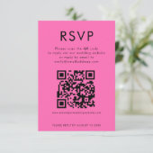 Eenvoudige QR Code Heet Roze Bruiloft RSVP Kaart (Staand voorkant)